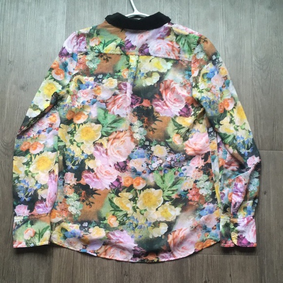 Floral button down blouse - Picture 2 of 2